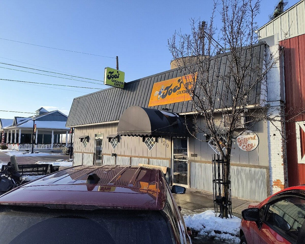 Joe's Gizzard City, Bar in Potterville