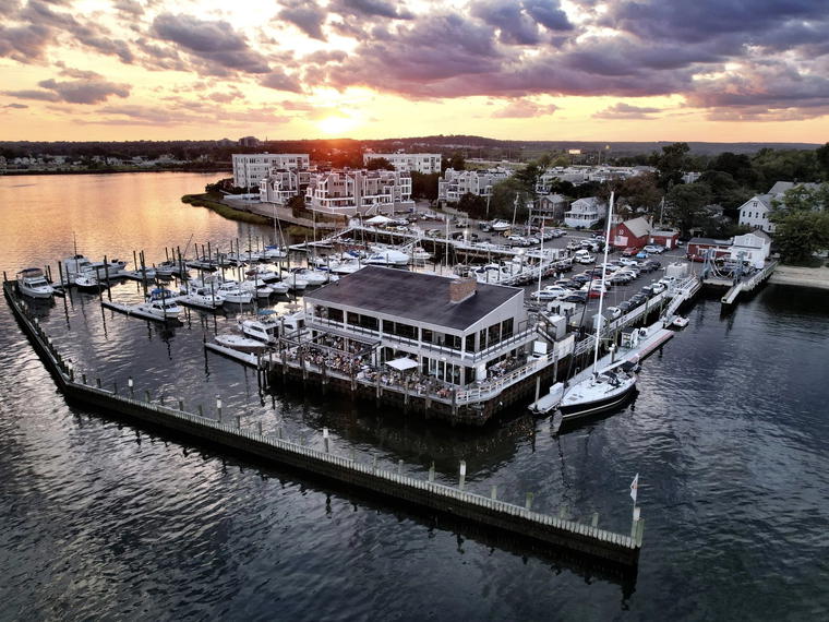 Shell & Bones Oyster Bar and Grill, New Haven, United States
