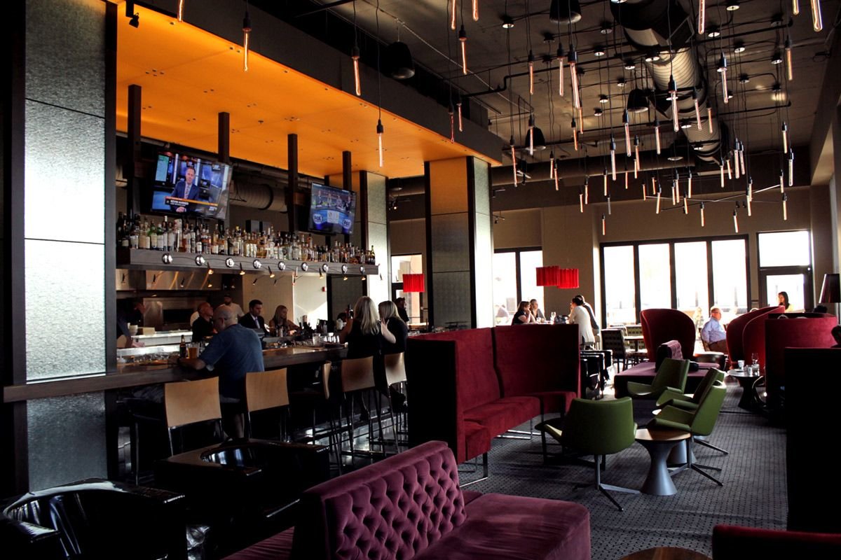 8UP Elevated Drinkery & Kitchen, Bar in Louisville