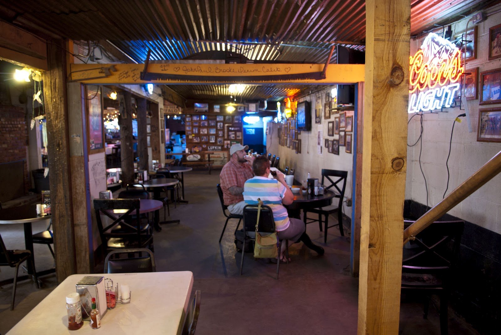 Dos Amigos bar in Odessa, United States