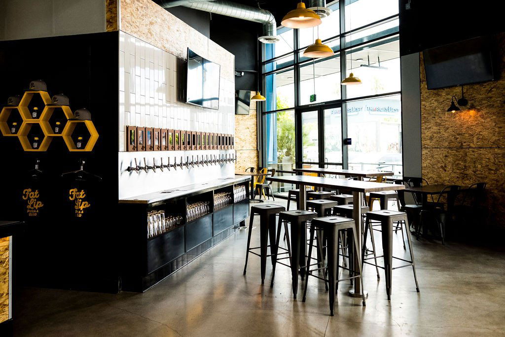 Fat Lip Pizza & Beer, Bar in Corona