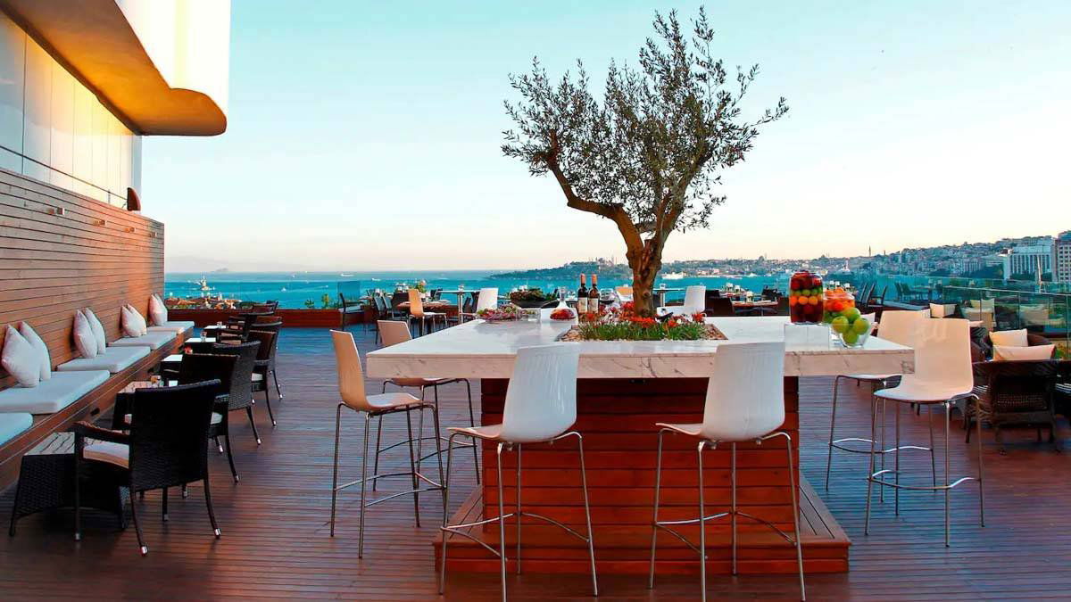 Summit Bar & Terrace, Bar in Istanbul