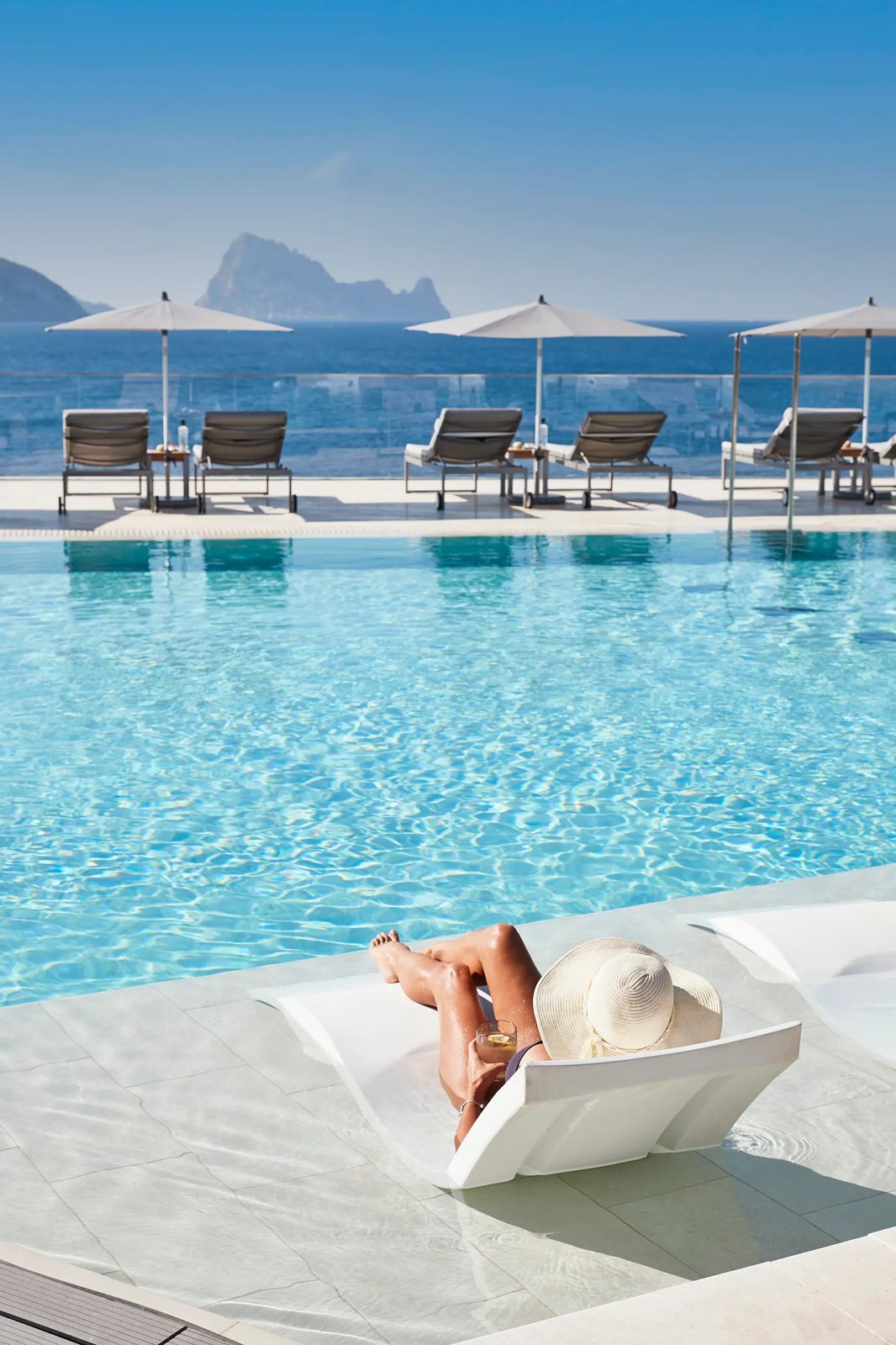 Infinity Pool Bar