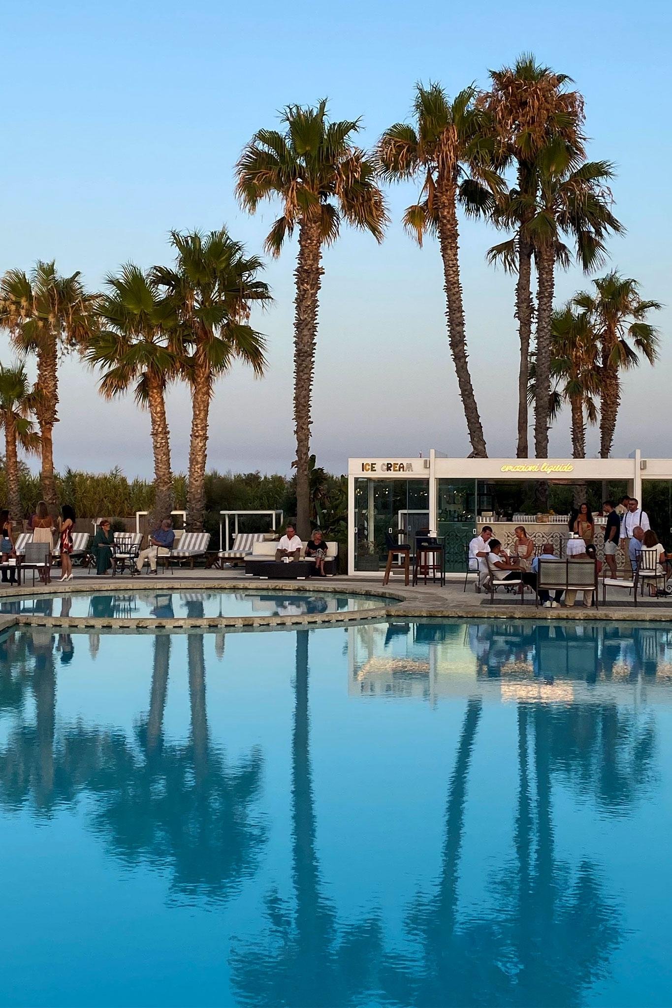 Botanico Pool Bar