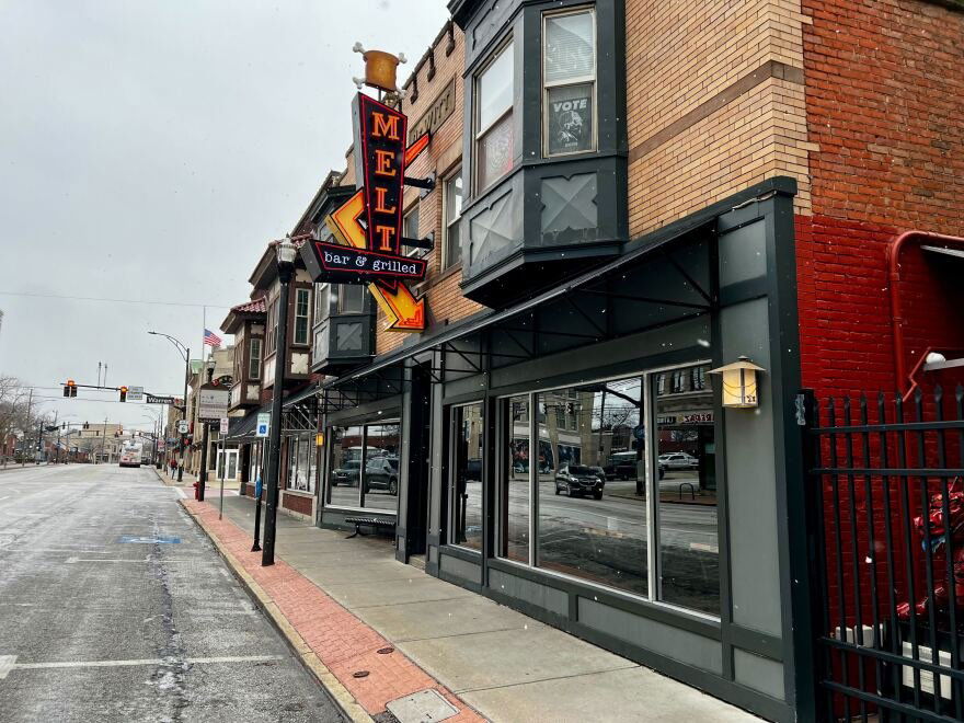 Melt Bar and Grilled, Bar in Lakewood