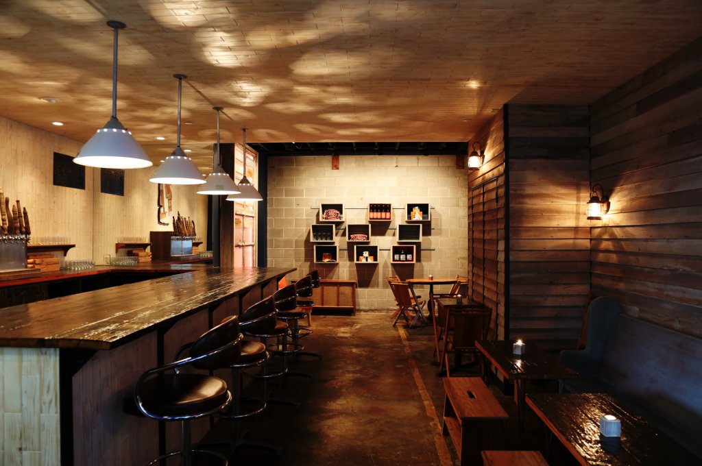 Torn Label Brewing Co., Bar in Kansas City
