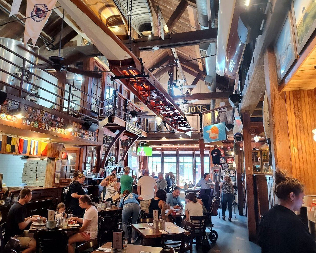 Offshore Ale Co, Bar in Oak Bluffs