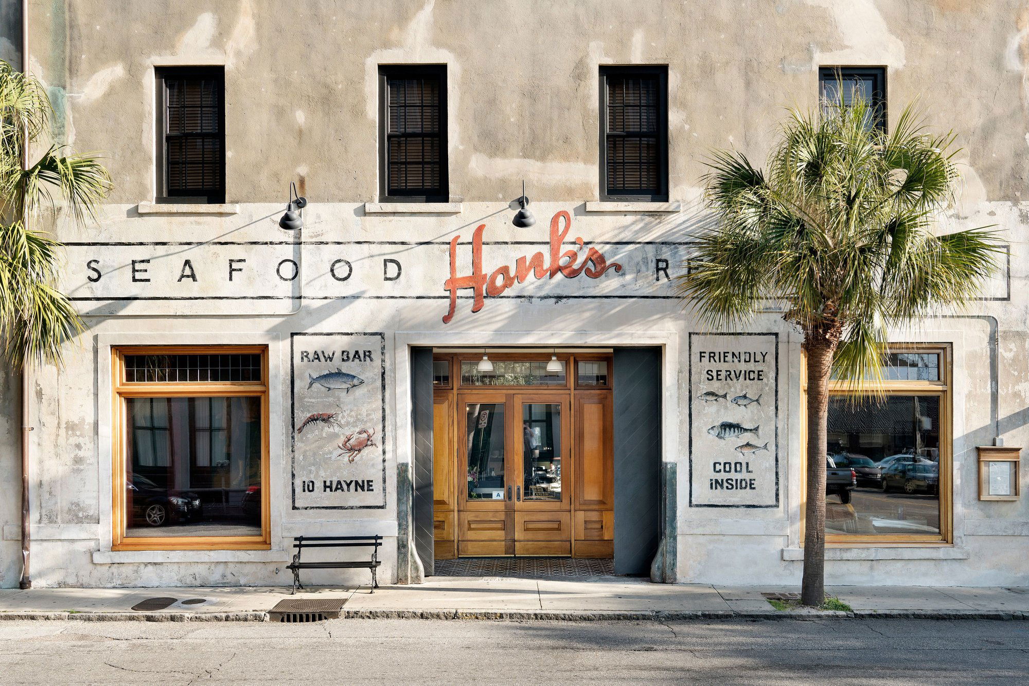Hank's Seafood Restaurant, Bar in Charleston