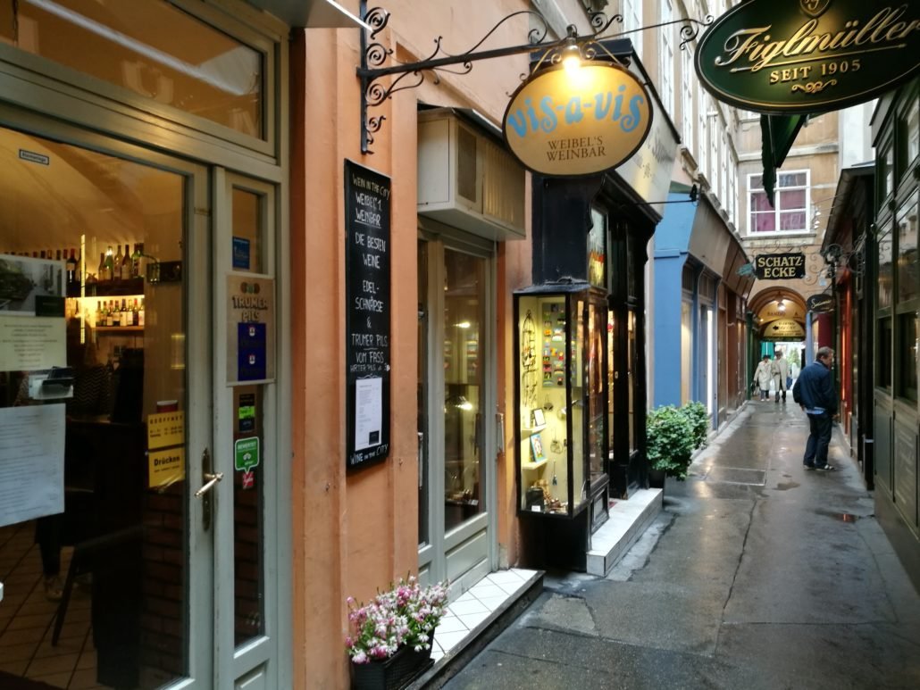 vis-a-vis Weinbar, Bar in Vienna