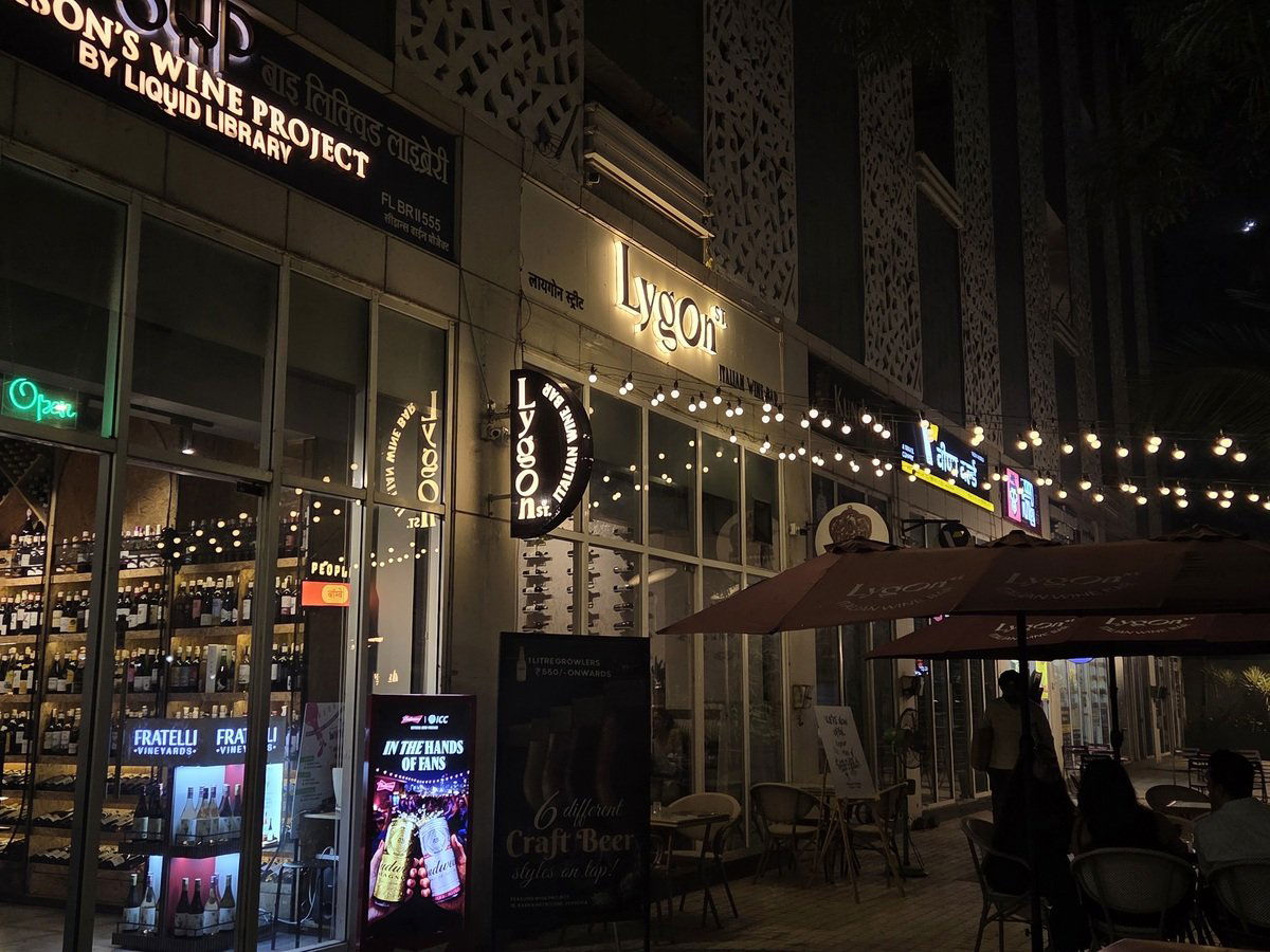 Lygon St., Bar in Mumbai