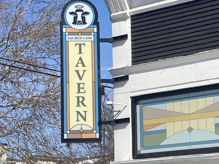 Sacred Cow Tavern, Cedar Rapids, United States