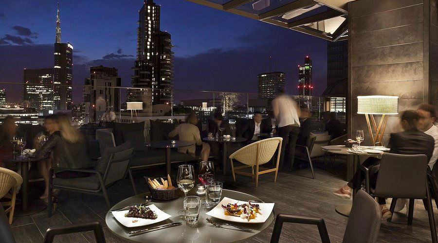 Radio Rooftop Bar, Bar in Milan