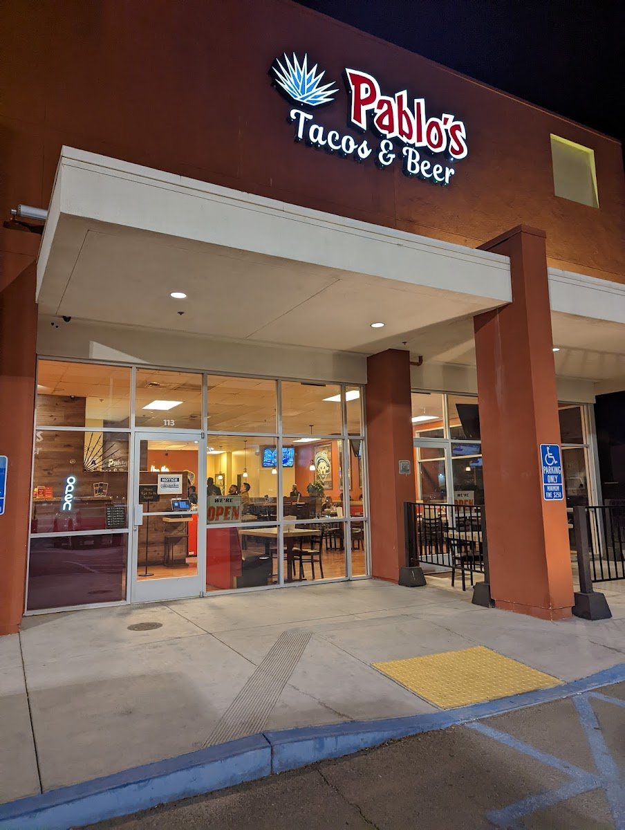 Pablo's Tacos & Beer, Bar in Indio
