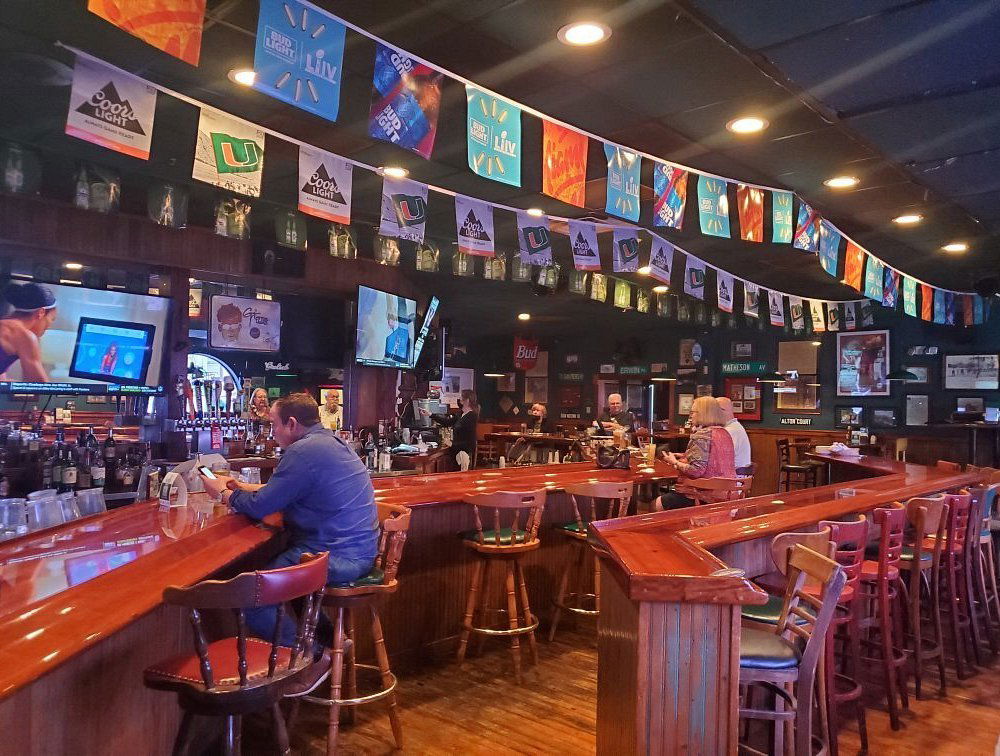Scully's Tavern, Bar in Sunset