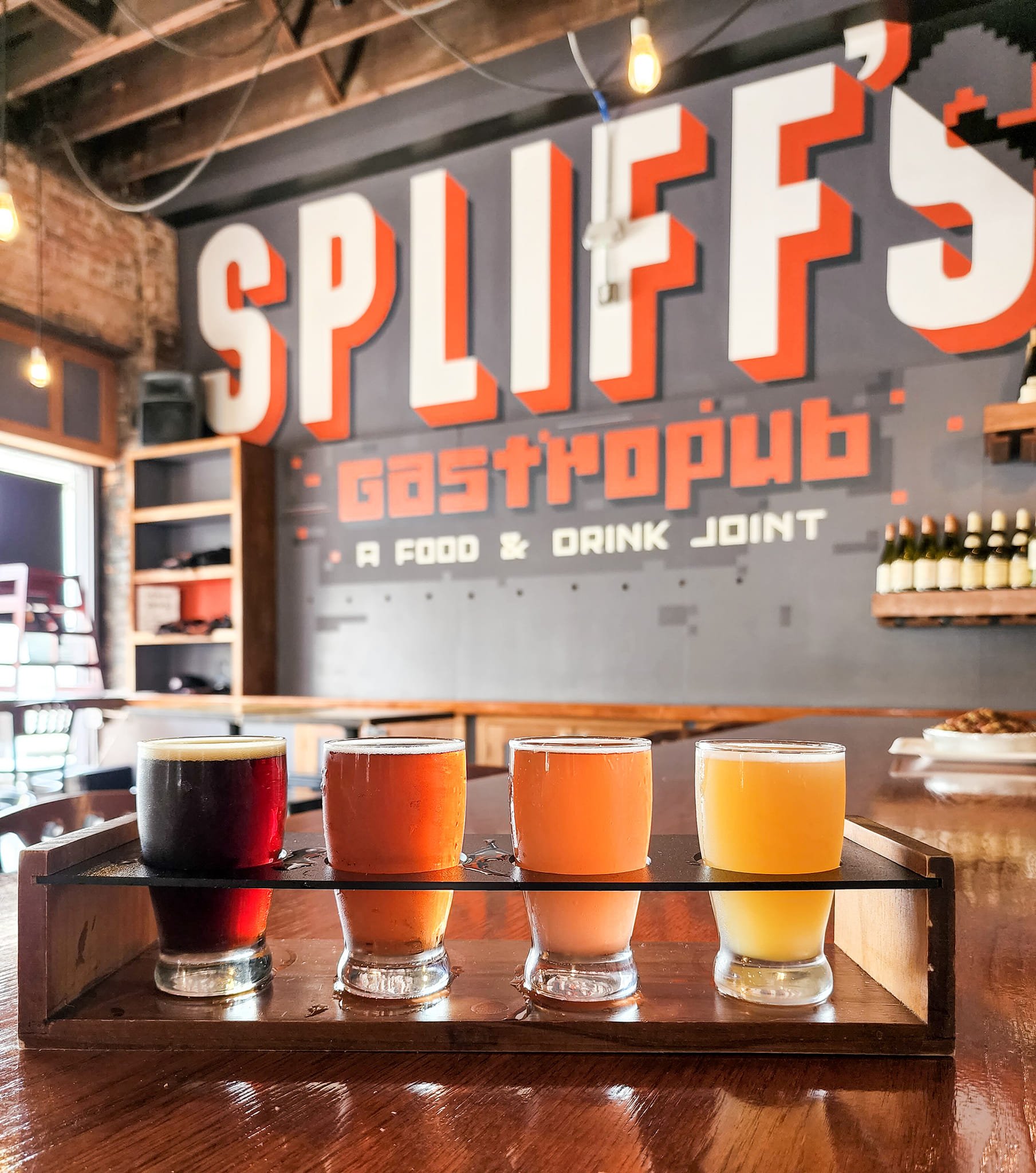 Spliffs Gastropub, Bar in Jacksonville