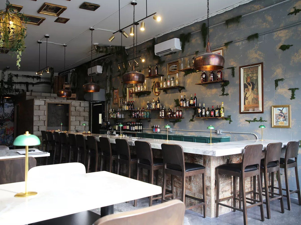 Noto Italian Restaurant bar in St Peters, United States