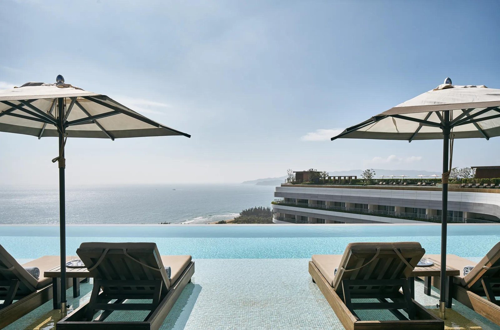 HAI-Infinity Pool and Bar