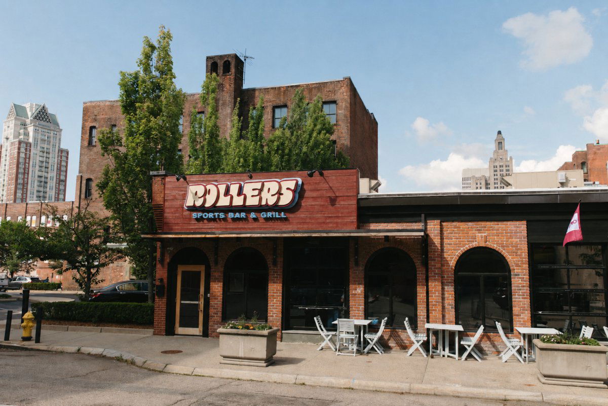 Rollers Sports Bar and Grill, Bar in Providence