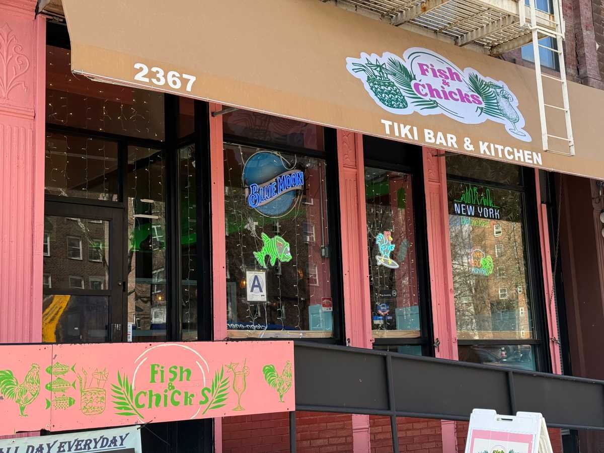 Fish and Chicks, Bar in New York City