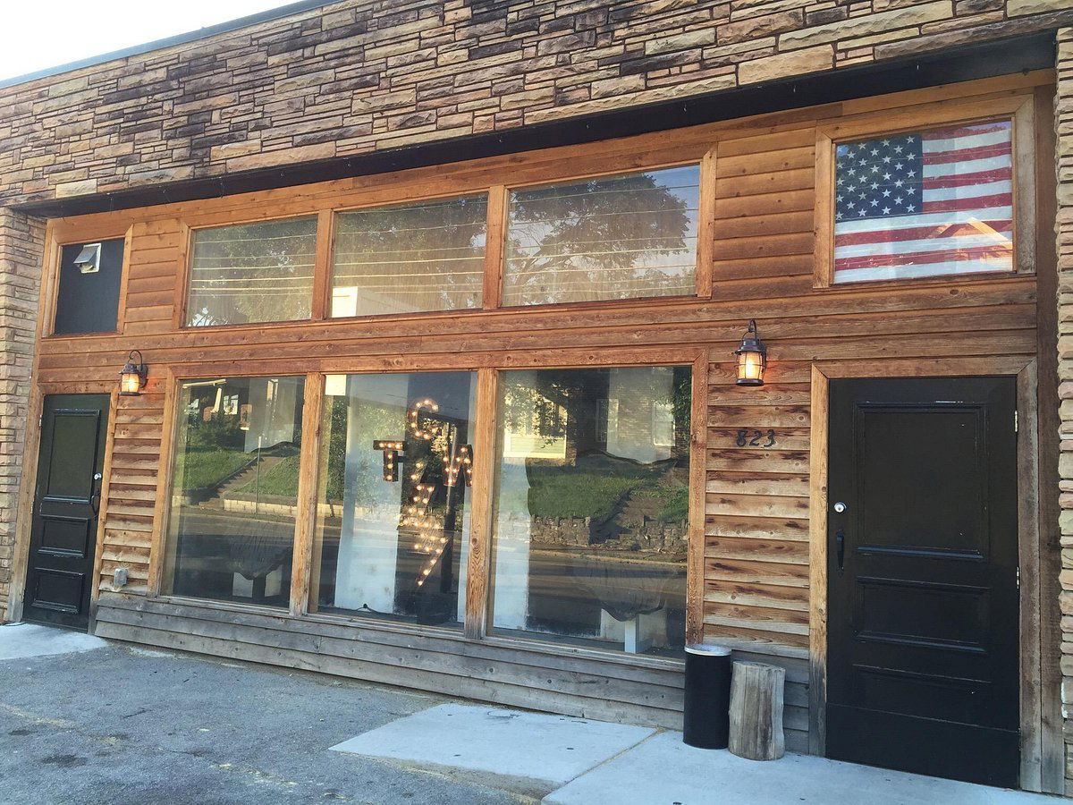 The Crying Wolf, Bar in Nashville