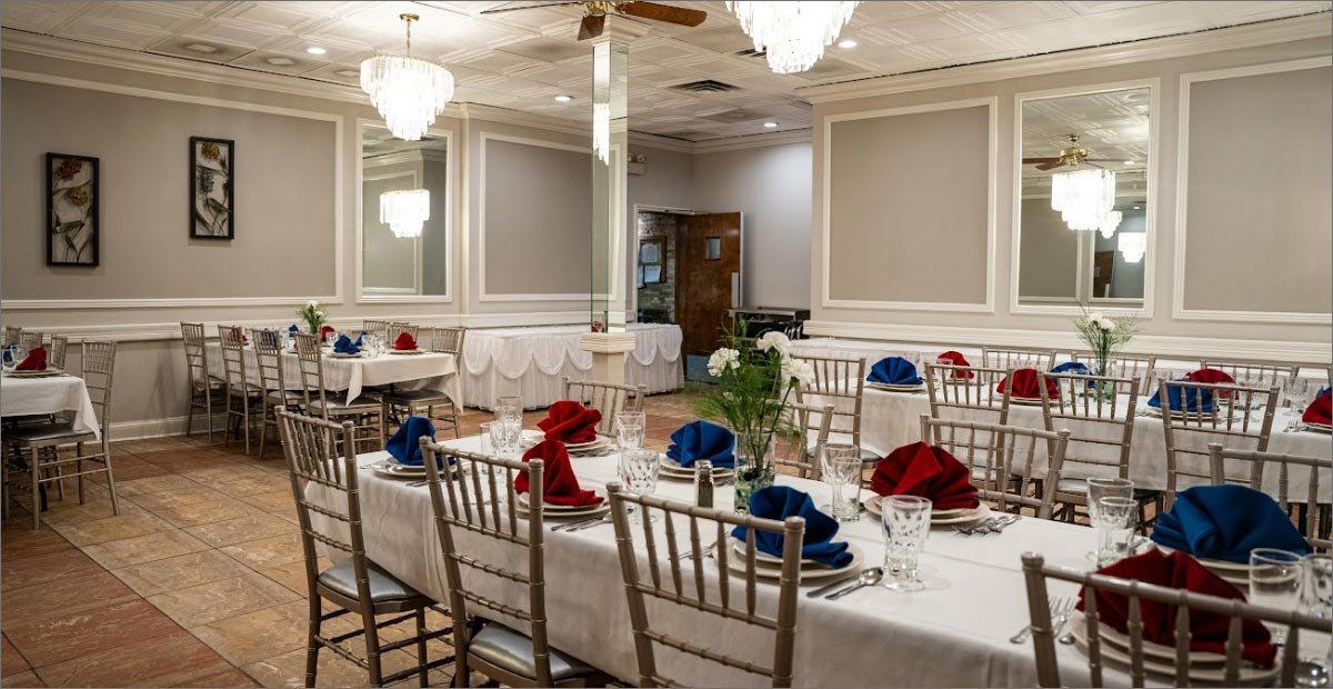 La Villa Restaurant Lounge and Banquets bar in Chicago, United States