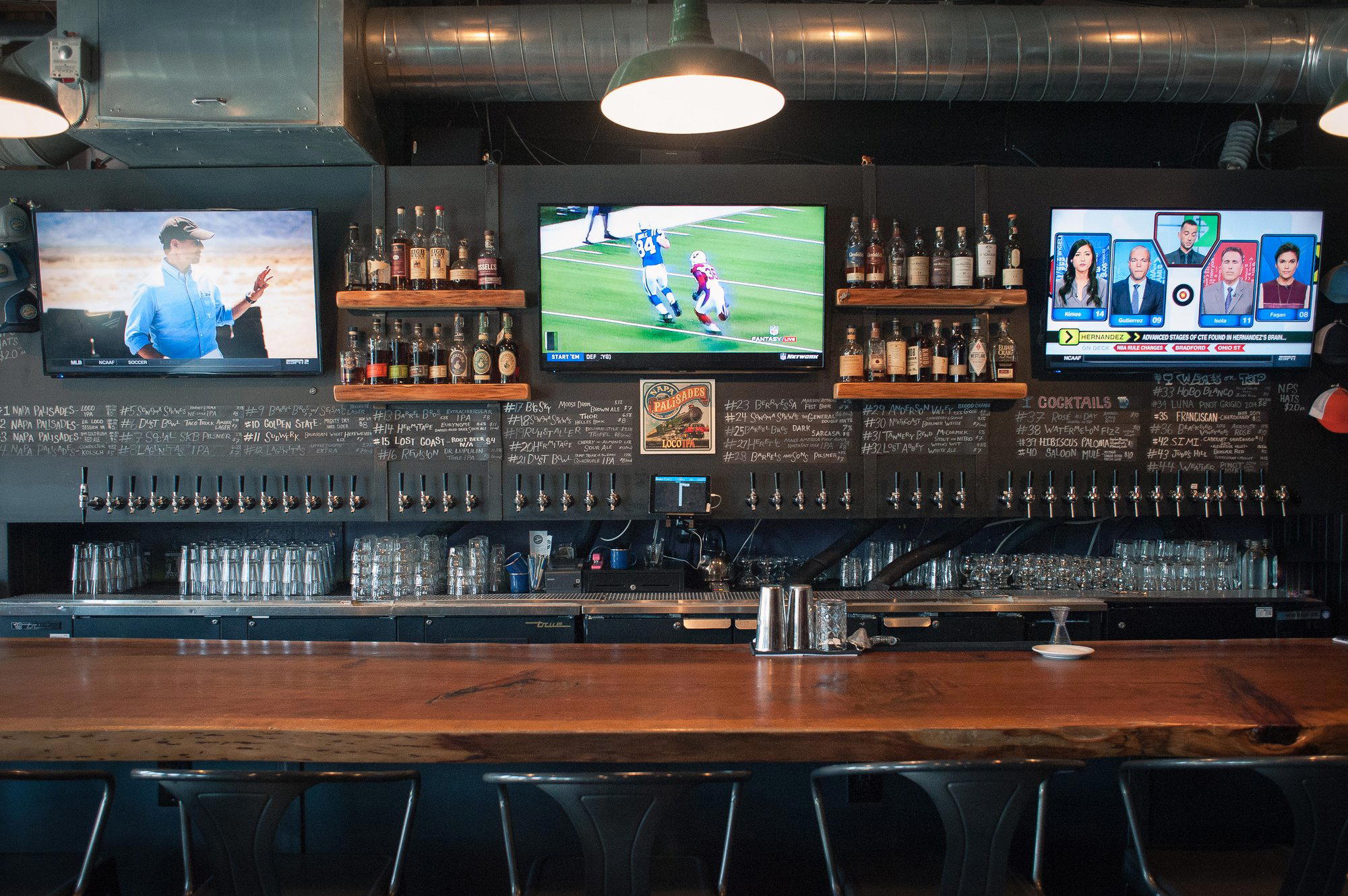 Salon des Rêves bar in Napa