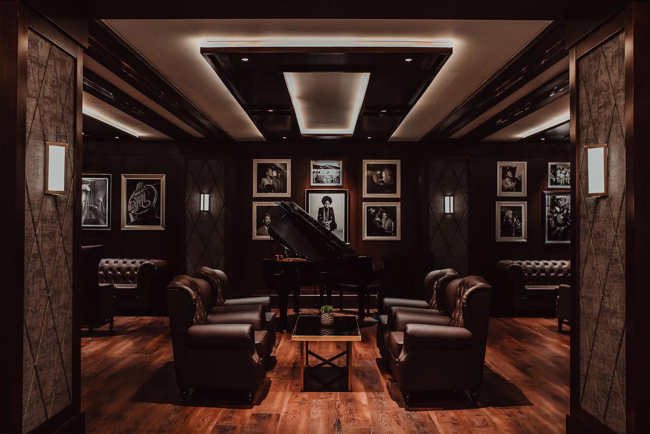 Al Maha Bar & Lounge bar in Muscat