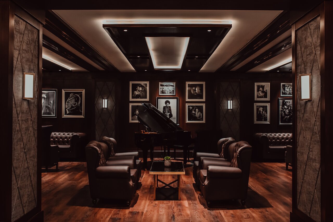 Al Maha Bar & Lounge