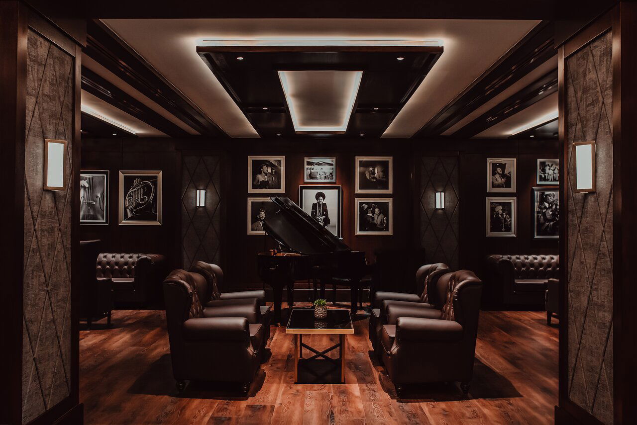 Al Maha Bar & Lounge, Bar in Muscat