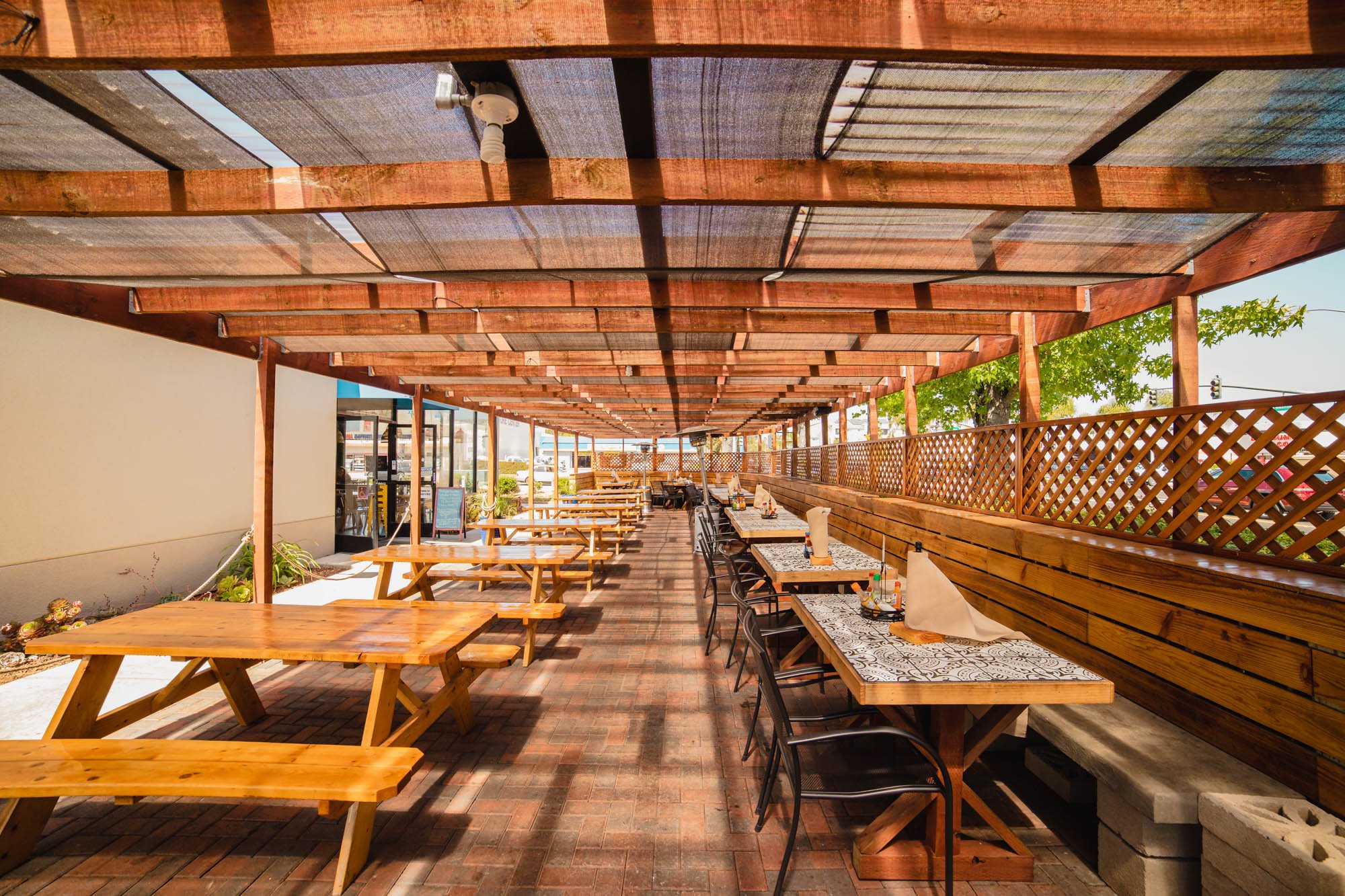 Four Tunas Fish & Bar