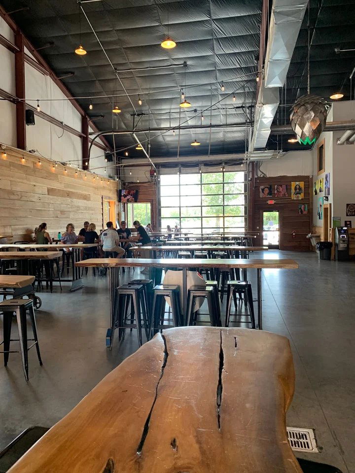 Dirtbag Ales Brewery & Taproom, Bar in Hope Mills