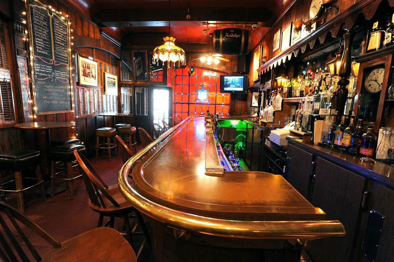 Swingin' Door Exchange bar in Milwaukee, United States