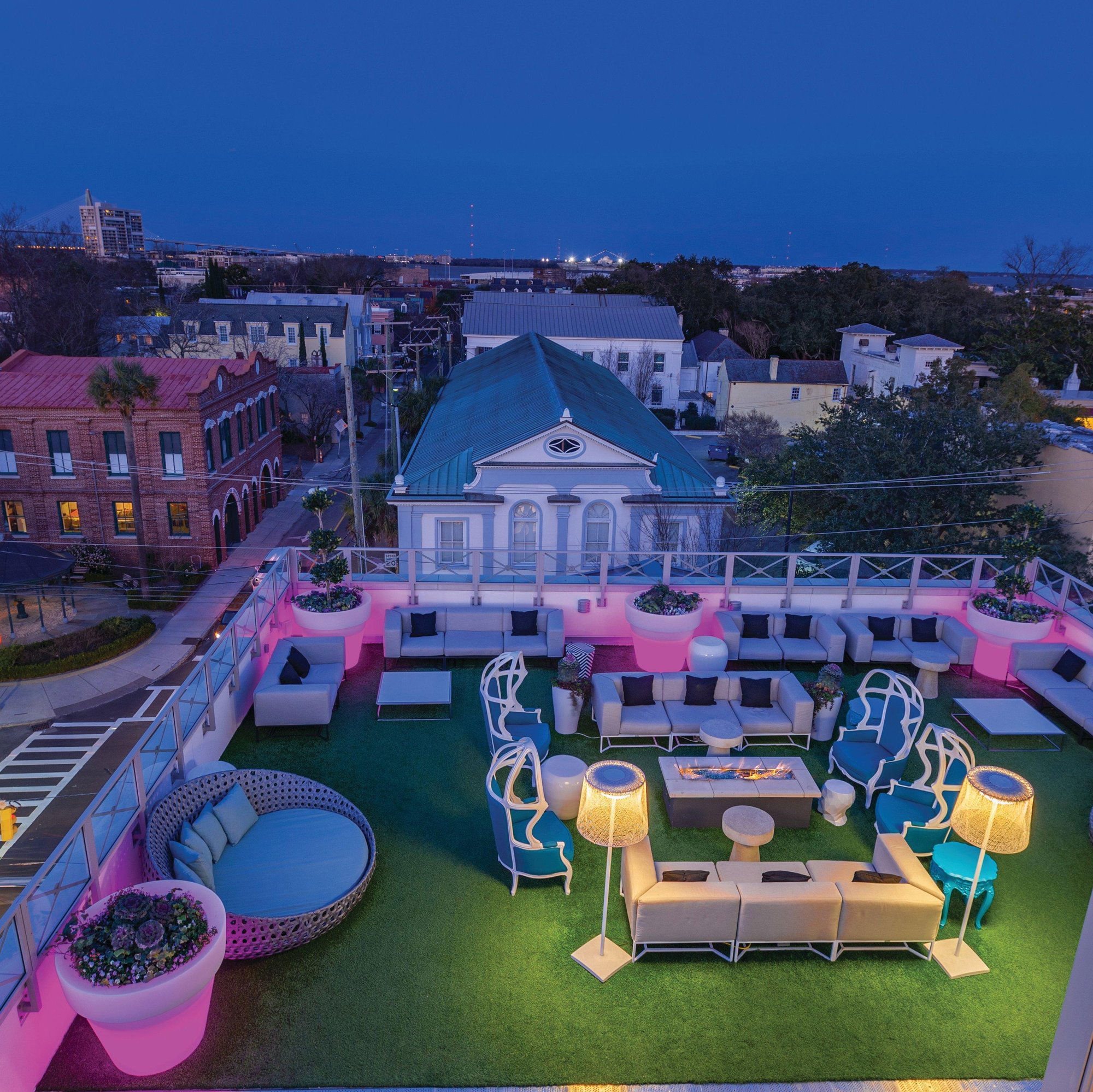 Élevé Rooftop Restaurant & Lounge, Bar in Charleston