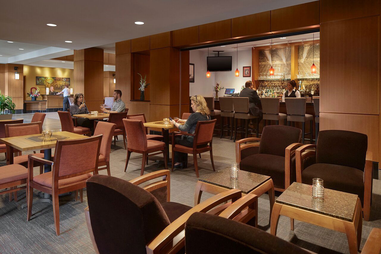 Simon's Lounge, Bar in Columbus