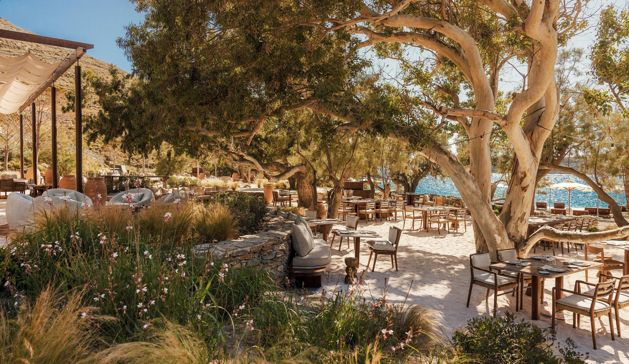 Bond Beach Club, Bar in Vroskopos Bay