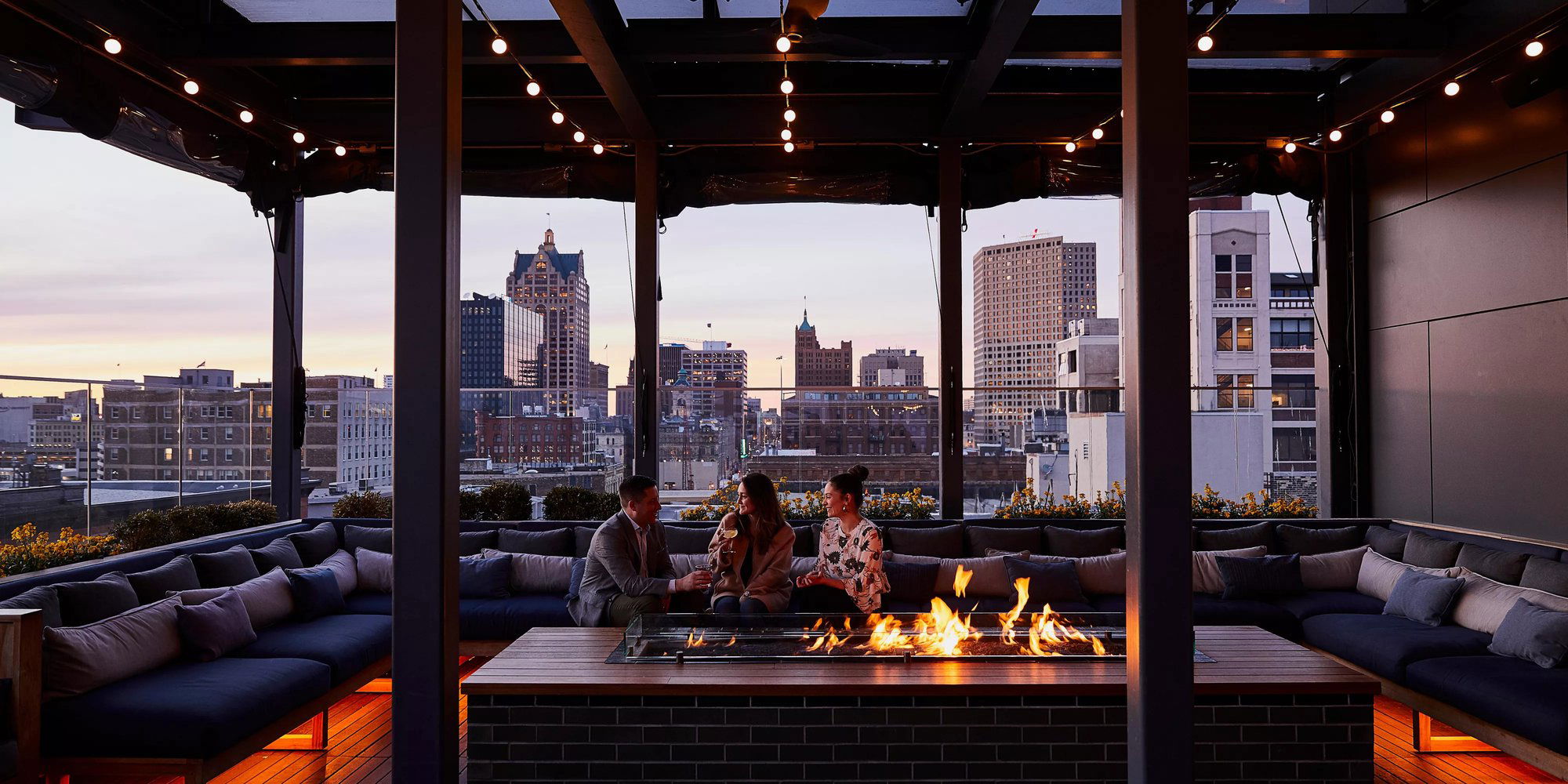The Outsider, Bar in Milwaukee