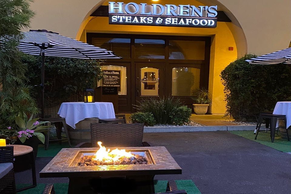 Holdren's Steaks & Seafood bar in Thousand Oaks, United States