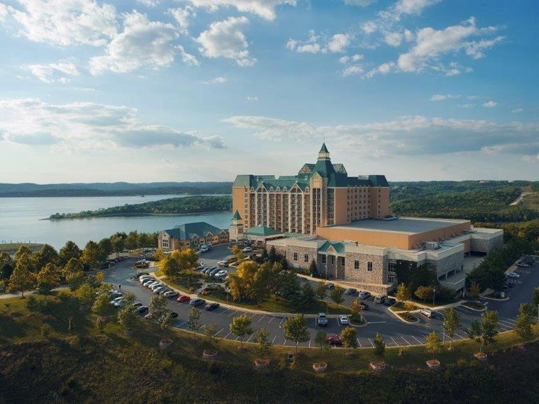 Chateau on the Lake Resort Spa & Convention Center, Branson, United States