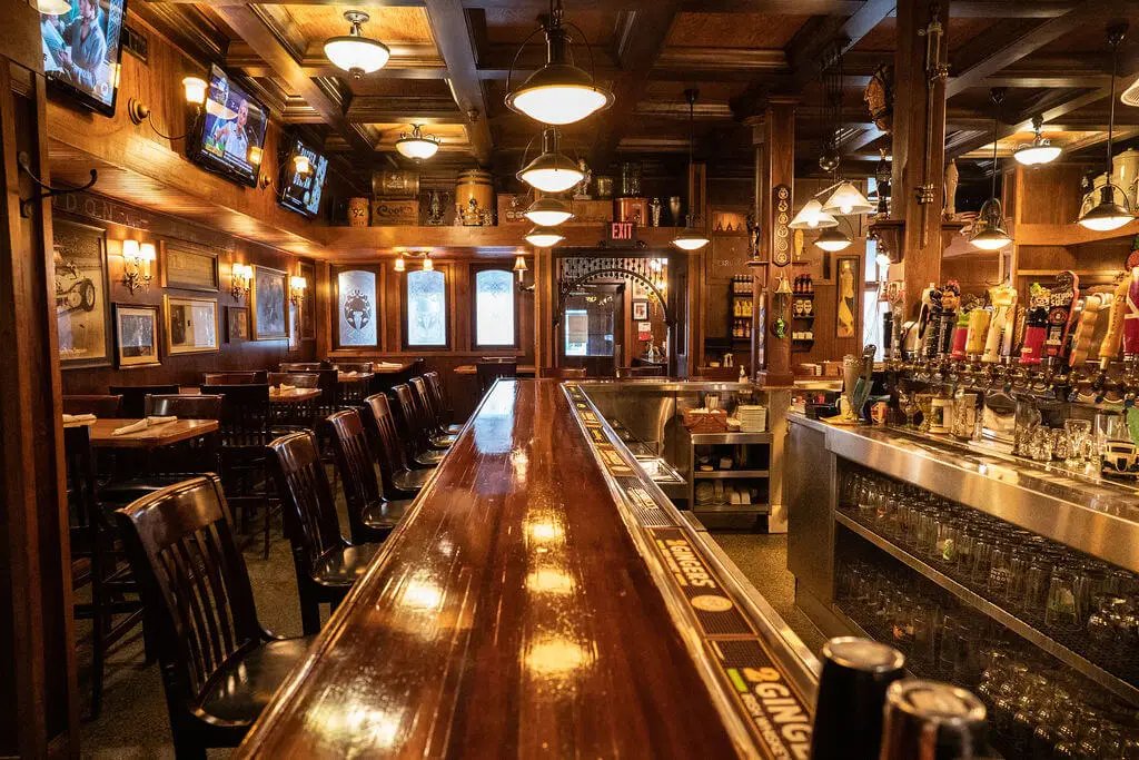 Aristocrat Pub & Oxford Room