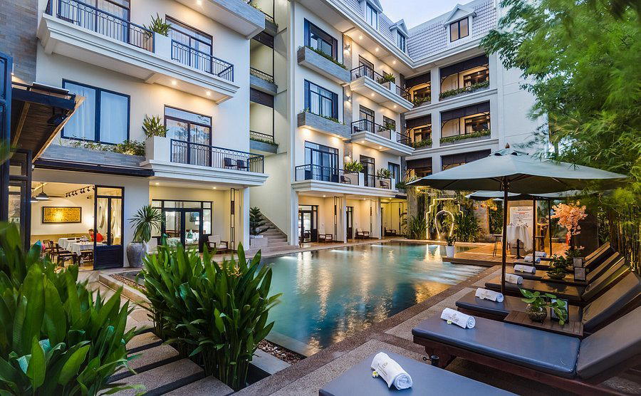 Bayon Pool Bar bar in Siem Reap