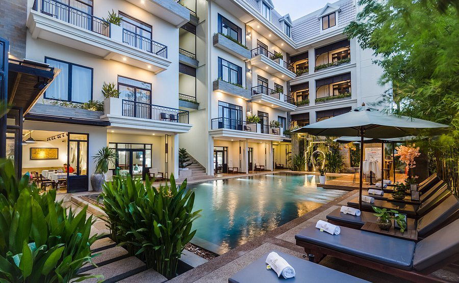 Bayon Pool Bar, Bar in Siem Reap