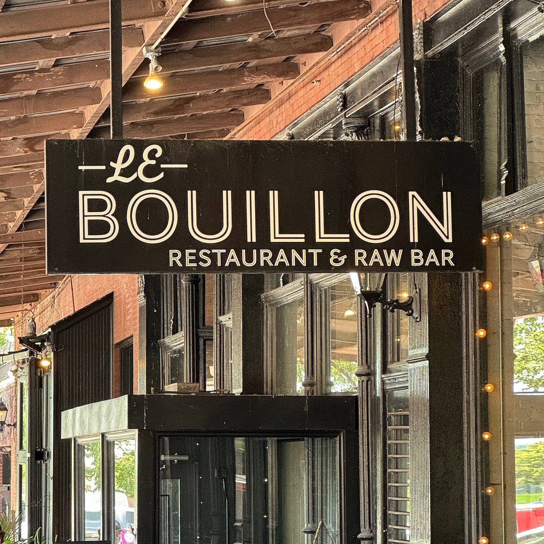 Le Bouillon bar in Omaha, United States