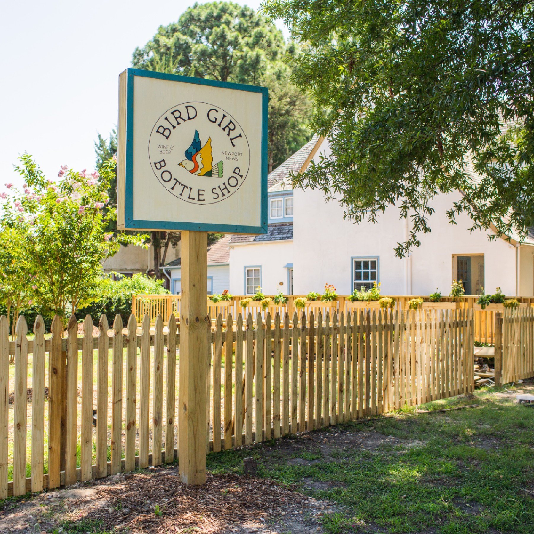 Bird Girl Bottle Shop bar in Newport News, United States