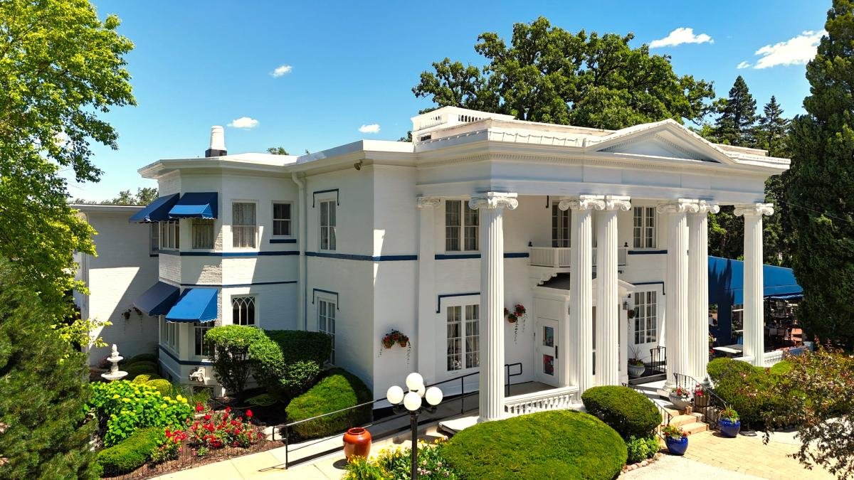 Mesón Sabika bar in Naperville, United States