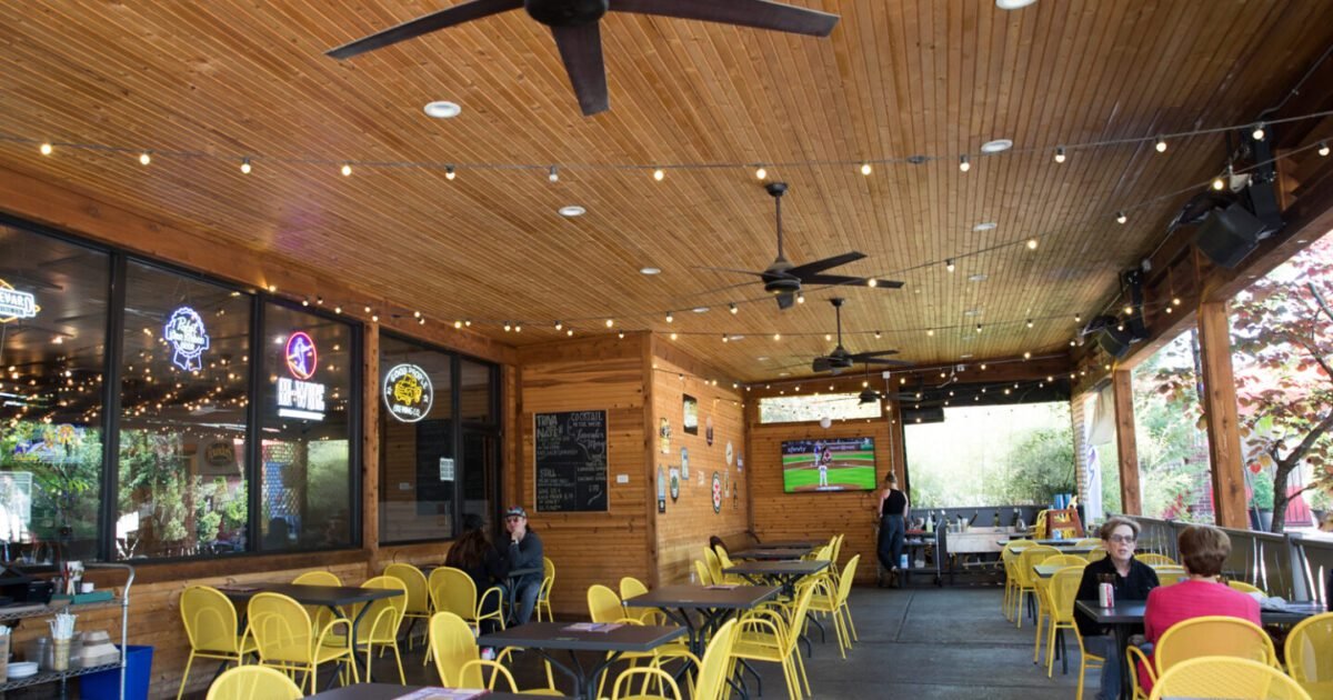 12 South Taproom and Grill bar in Nashville, United States