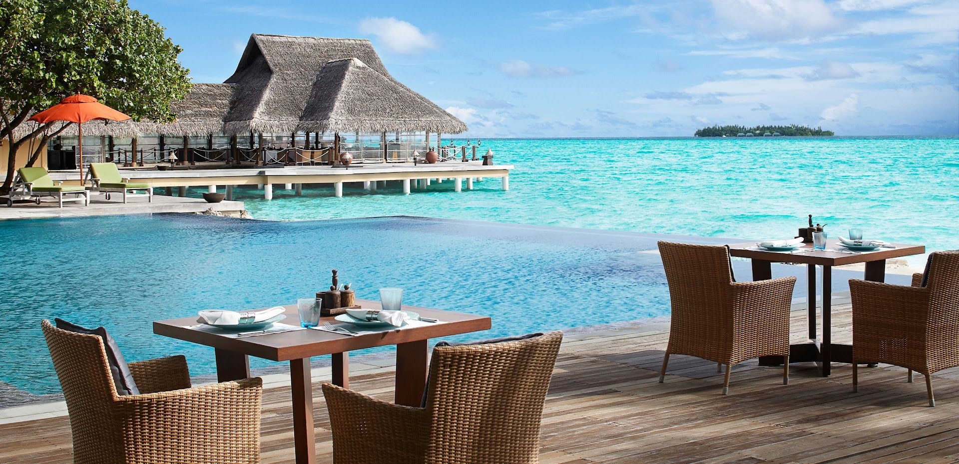 Equator Bar & Lounge