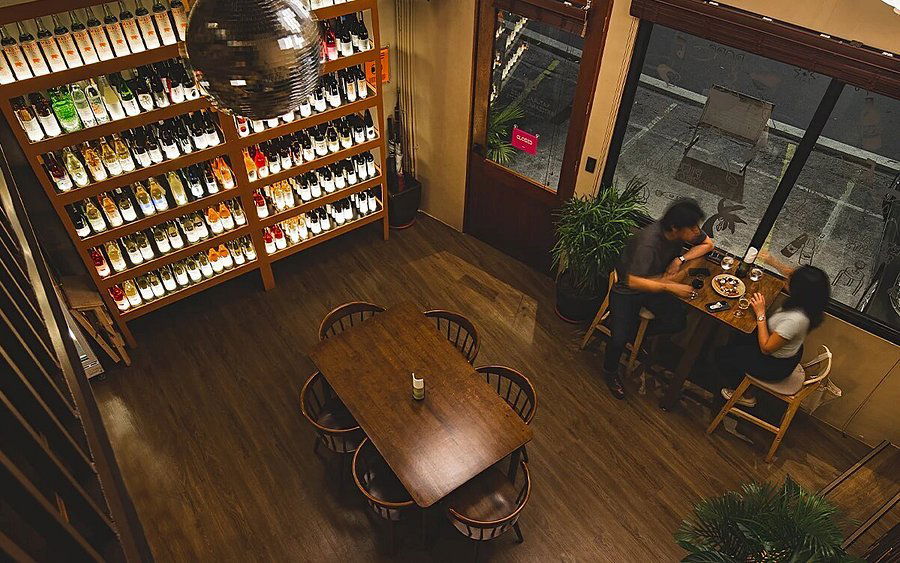 Bombvinos Bodega, Bar in Makati