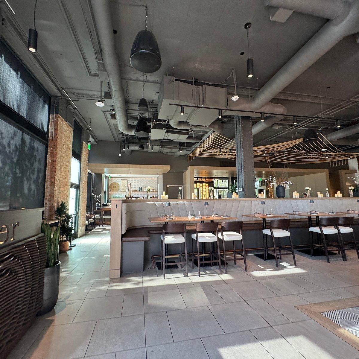 Aker Restaurant & Lounge