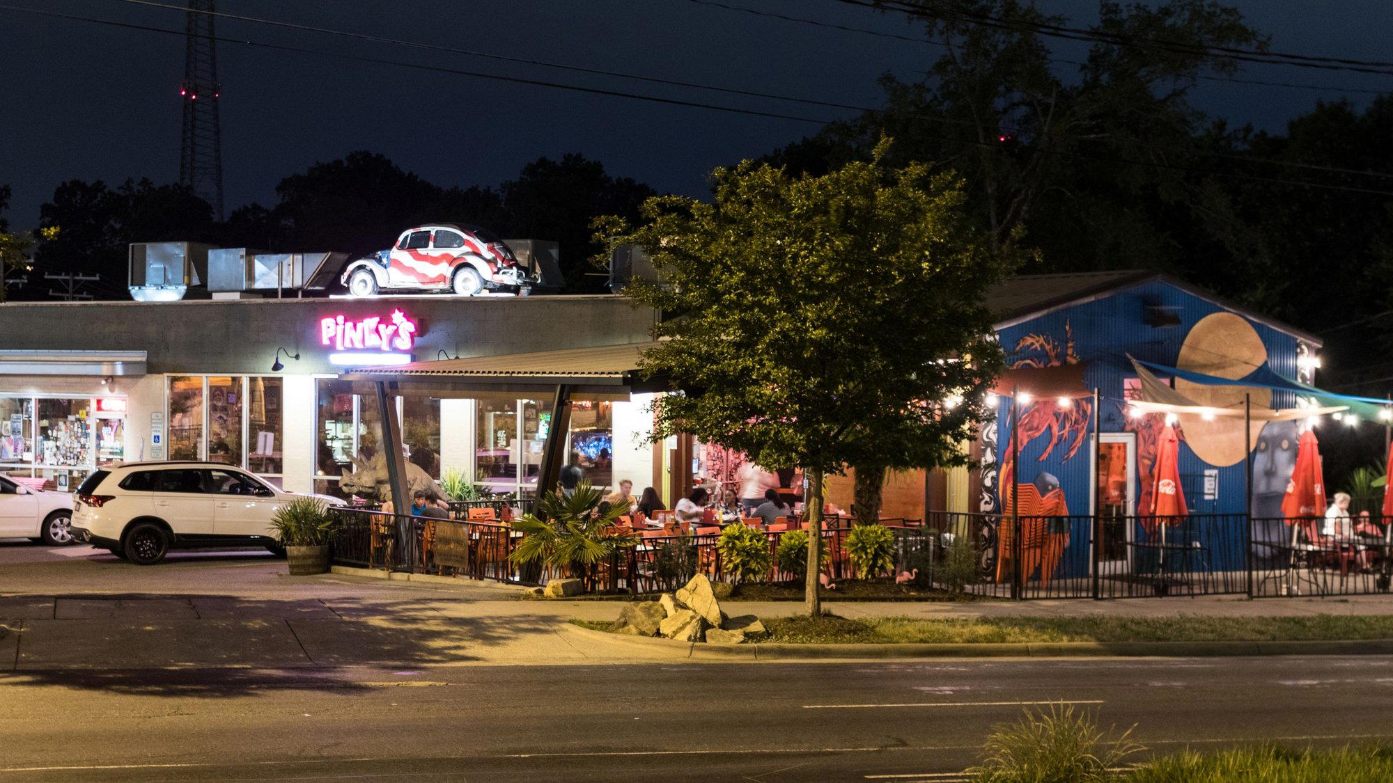 Pinky's Westside Grill bar in Charlotte, United States