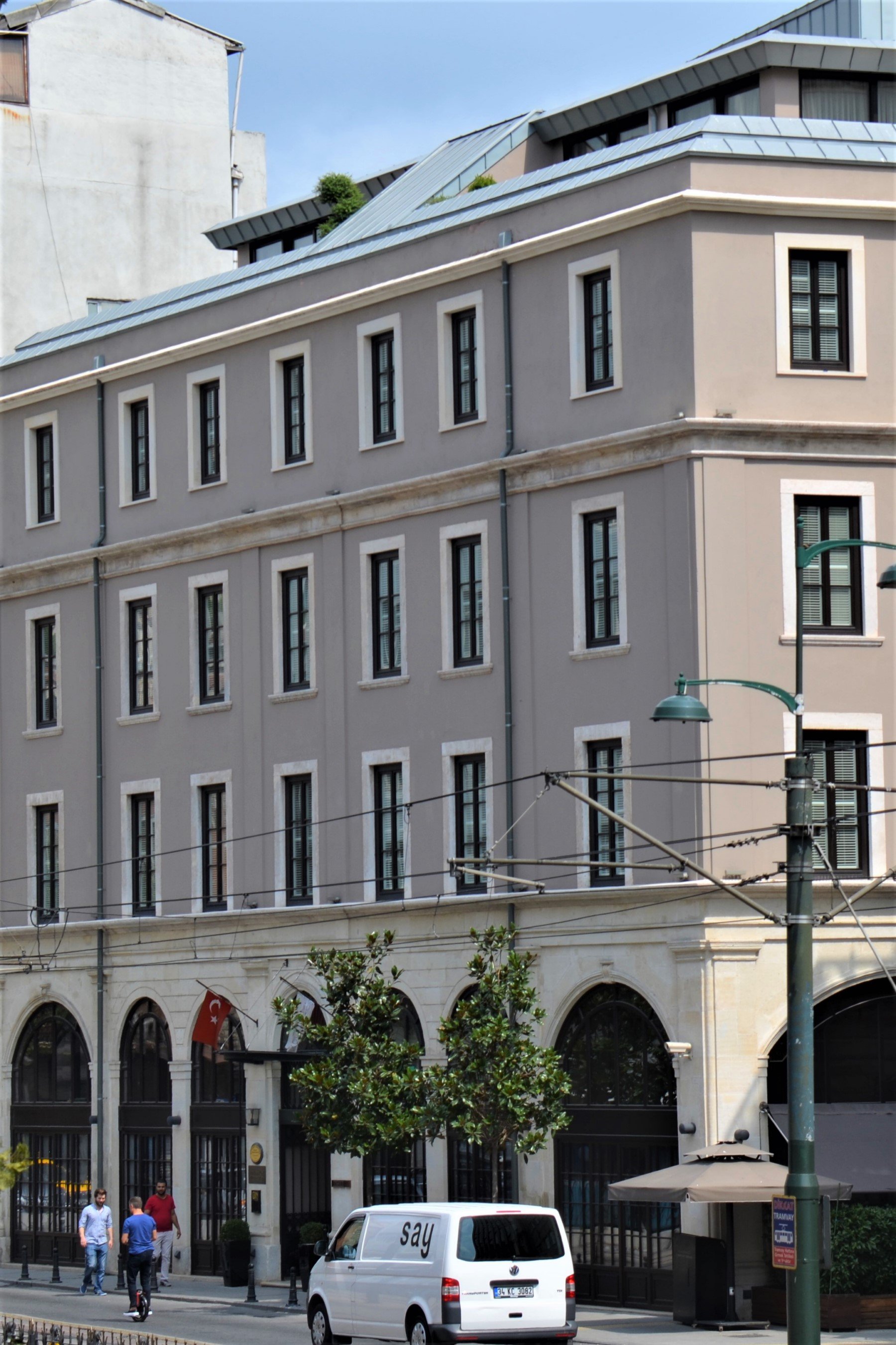 Balıklı Han, Bar in Istanbul